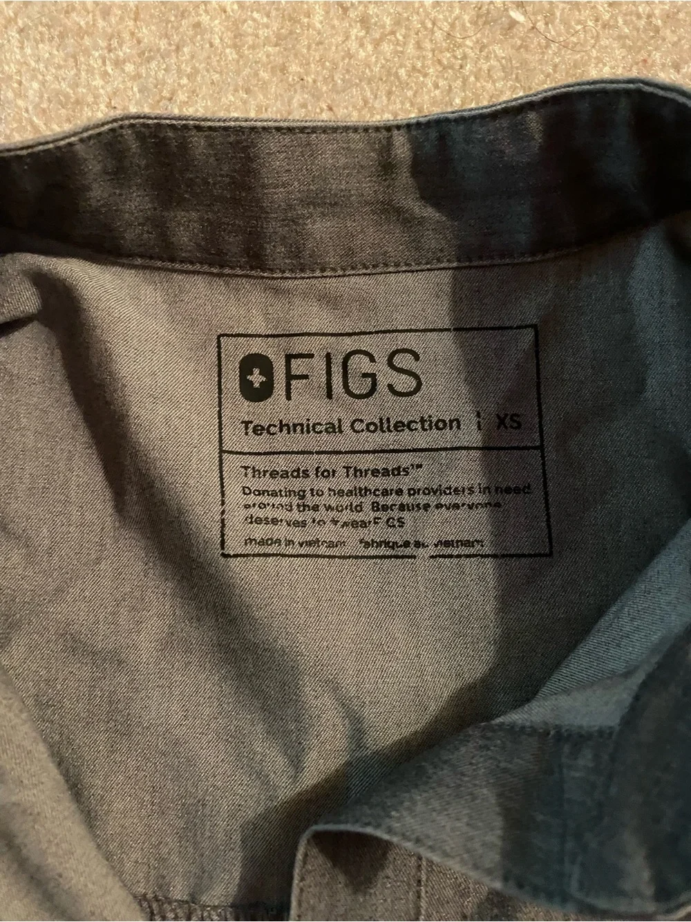 Figs Women’s Charcoal Gray Button-Front Mandarin Collar Top